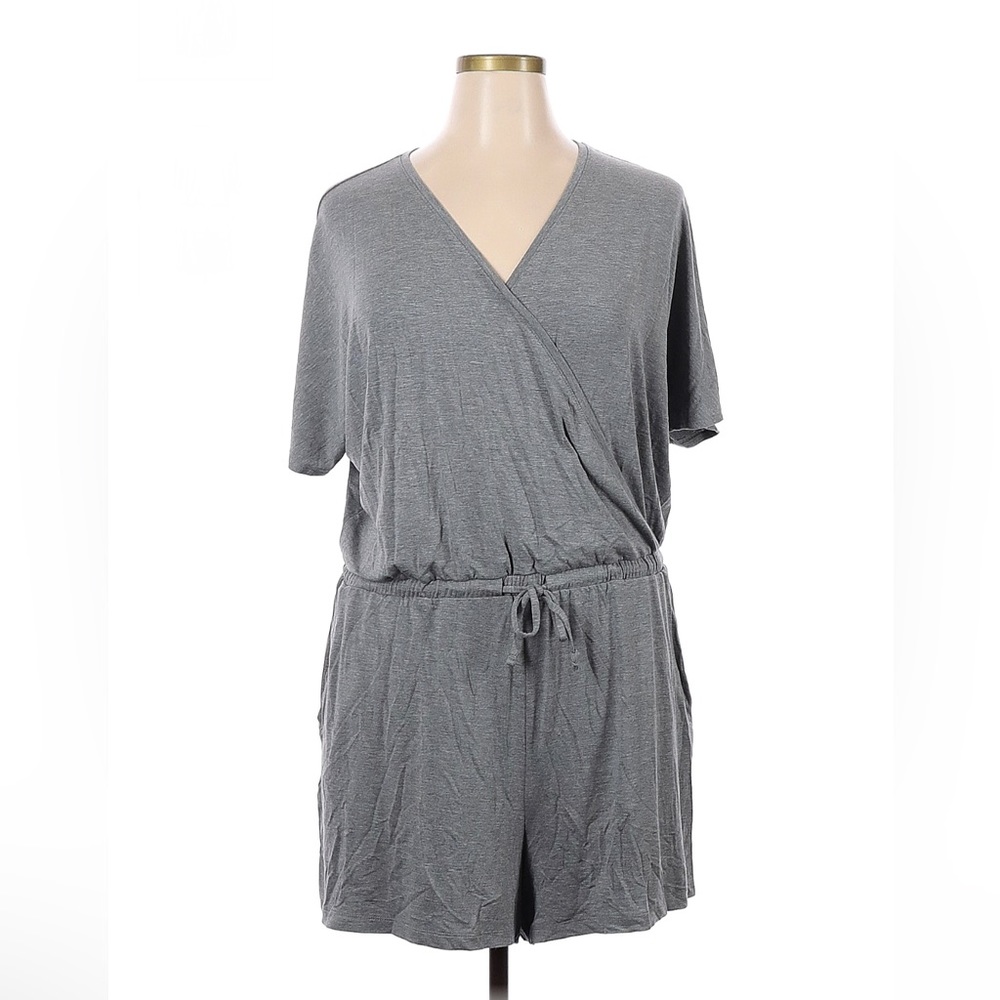 Old Navy Gray V-neck Romper Size XL